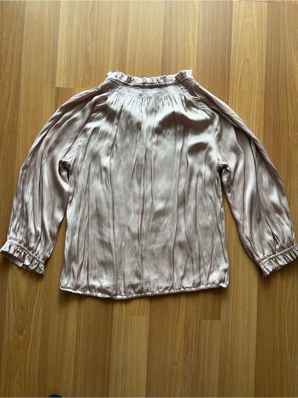 Carmen Marc Valvo Satin Blouse Taupe Tie Neck Size M Fits L - Picture 8 of 11